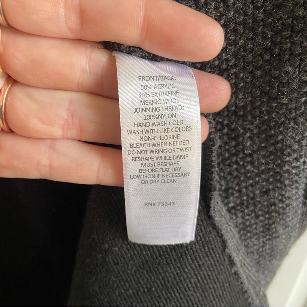 Tahari Gray Merino Wool Sweater Vest Size Small Tight Knit Open Front Gillet - Picture 9 of 10